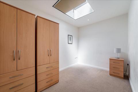2 bedroom flat to rent, Richmond Court, Kensington Olympia, London, W14