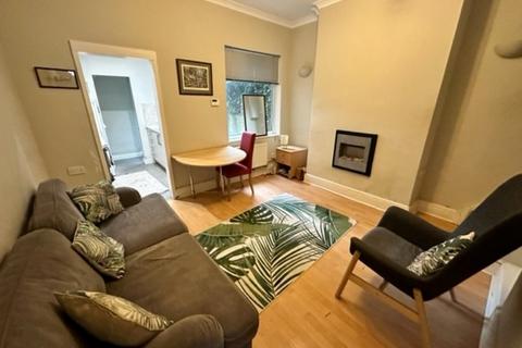 1 bedroom in a house share to rent, Rose Street, Room  One