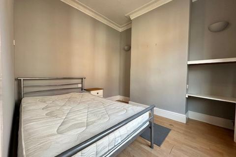 1 bedroom in a house share to rent, Rose Street, Room  One