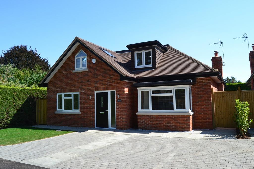 Keswick Road, Bookham, KT23 3 bed detached house £875,000