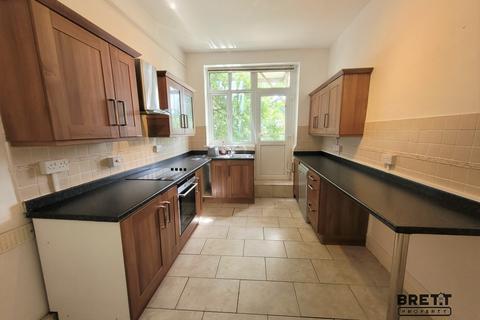 2 bedroom flat to rent, Bush Street, Pembroke Dock, Pembrokeshire. SA72 6DE