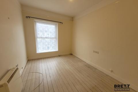 2 bedroom flat to rent, Bush Street, Pembroke Dock, Pembrokeshire. SA72 6DE