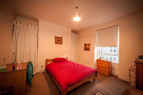 3 bedroom flat to rent, Urquhart Road, City Centre, Aberdeen, AB24