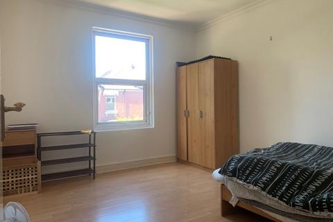 2 bedroom flat for sale, Melrose Avenue, Willesden Green, NW2