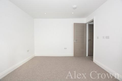 3 bedroom flat to rent, Station Approach, Sudbury Hill