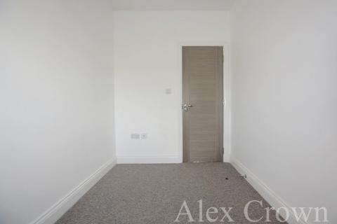 3 bedroom flat to rent, Station Approach, Sudbury Hill
