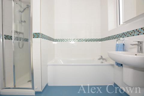 3 bedroom flat to rent, Station Approach, Sudbury Hill