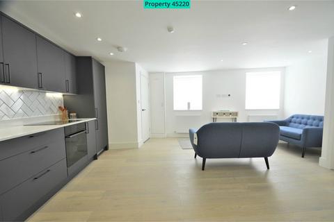 1 bedroom flat to rent, Clarence Court, The Broadway, London, NW7 4RP