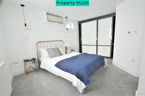 1 bedroom flat to rent, Clarence Court, The Broadway, London, NW7 4RP