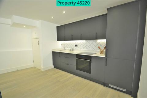 1 bedroom flat to rent, Clarence Court, The Broadway, London, NW7 4RP