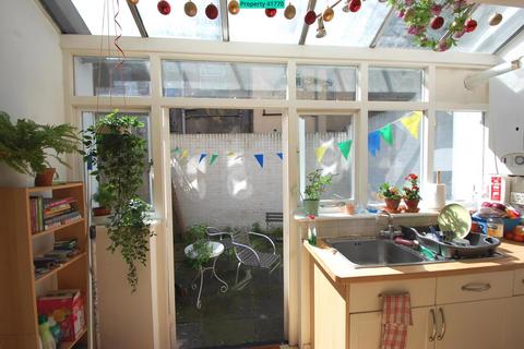 5 bedroom terraced house to rent, Parfett Street, London, E1