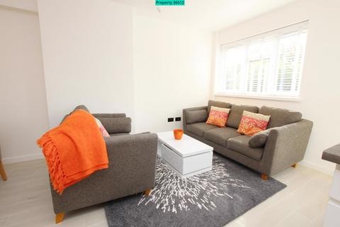 4 bedroom flat to rent, Gauden Road, London, SW4 6LU