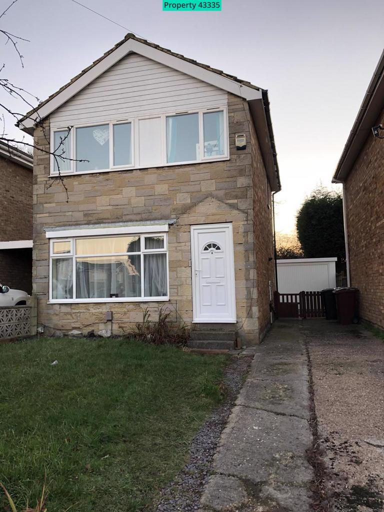 Bruntcliffe Drive, Morley, Leeds... 3 bed detached house £995 pcm (£230 pw)