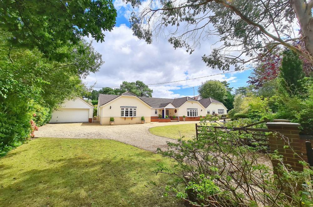 Lions Lane, Ashley Heath, BH24 2HN 5 bed detached bungalow £799,950