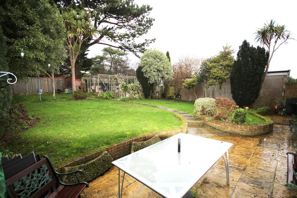Ullswater Crescent, Weymouth 4 bed detached house £489,500