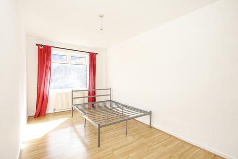2 bedroom terraced house to rent, Gallon Close, Charlton, SE7