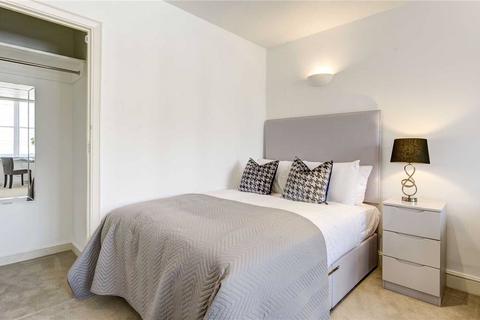 Studio to rent, Hill Street, Mayfair