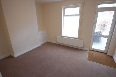 2 bedroom end of terrace house to rent, Eve Street, Louth