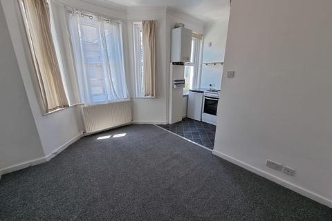 1 bedroom apartment to rent, St Michaels Road, Bournemouth