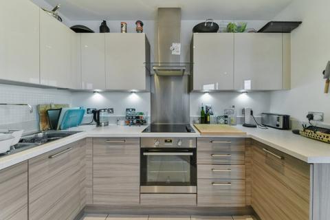 3 bedroom apartment to rent, Lee Street, London, E8