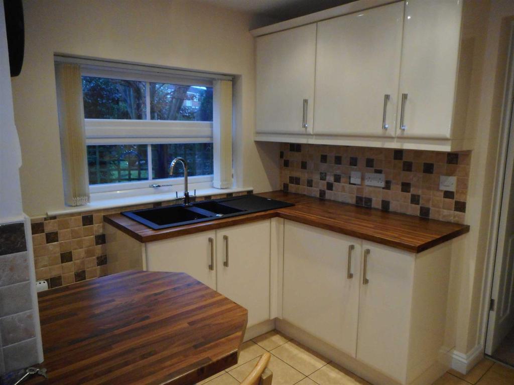Daw End Lane, Rushall 2 bed end of terrace house £155,000