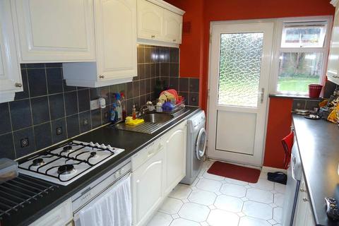 3 bedroom detached house to rent, Stace Way, Crawley RH10