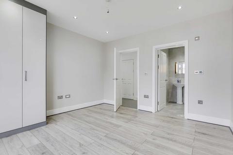 3 bedroom flat to rent, ST DUNSTANS AVENUE, LONDON, W3 6QL
