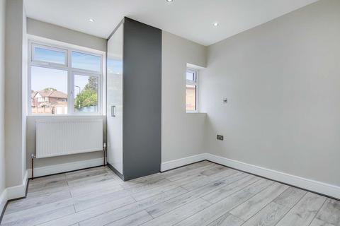 3 bedroom flat to rent, ST DUNSTANS AVENUE, LONDON, W3 6QL