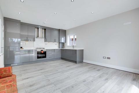 3 bedroom flat to rent, ST DUNSTANS AVENUE, LONDON, W3 6QL