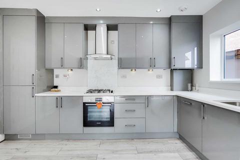 3 bedroom flat to rent, ST DUNSTANS AVENUE, LONDON, W3 6QL