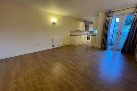 2 bedroom apartment to rent, Montague Street, Beeston, NG9 1BA