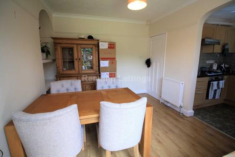 3 bedroom semi-detached house to rent, South View Avenue, Caversham