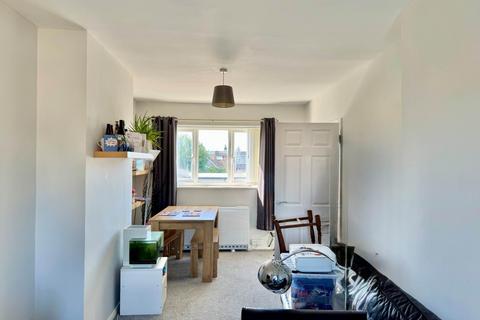 2 bedroom maisonette to rent, High Street, Chalgrove