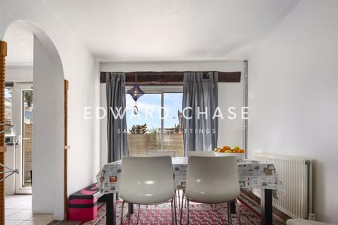 3 bedroom terraced house to rent, Evesham Road, London, E15