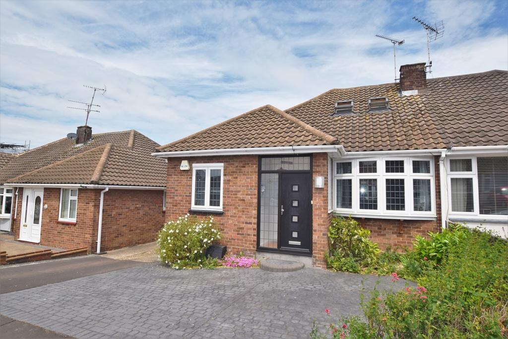 Hunts Mead, Billericay, CM12 3 bed semidetached bungalow £479,950