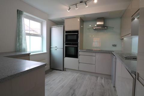 2 bedroom flat to rent, Hurst Road, Kennington, Ashford, TN24