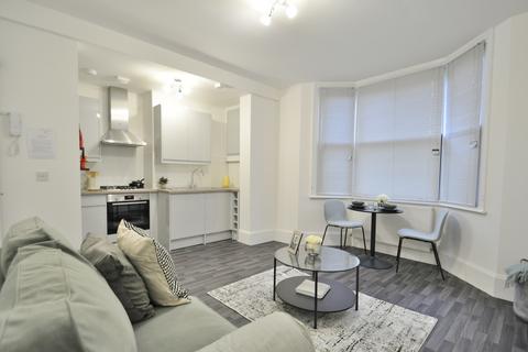 1 bedroom apartment to rent, Reynolds Road, Chiswick W4 5AR