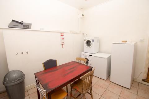 3 bedroom flat to rent, Caledonian Road, Islington, , London  N7