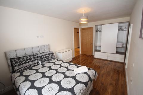 2 bedroom apartment to rent - Garden Court West Drayton