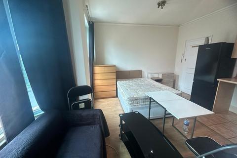1 bedroom in a house share to rent, SCRUBS LANE, WILLESDEN JUNCTION, LONDON NW10