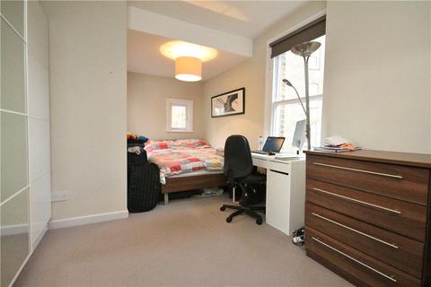 2 bedroom apartment to rent, Chiswick High Road, London, W4