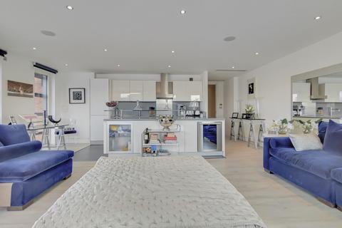 3 bedroom apartment to rent - Sir John Lyon House, 8 High Timber Street, London, EC4V