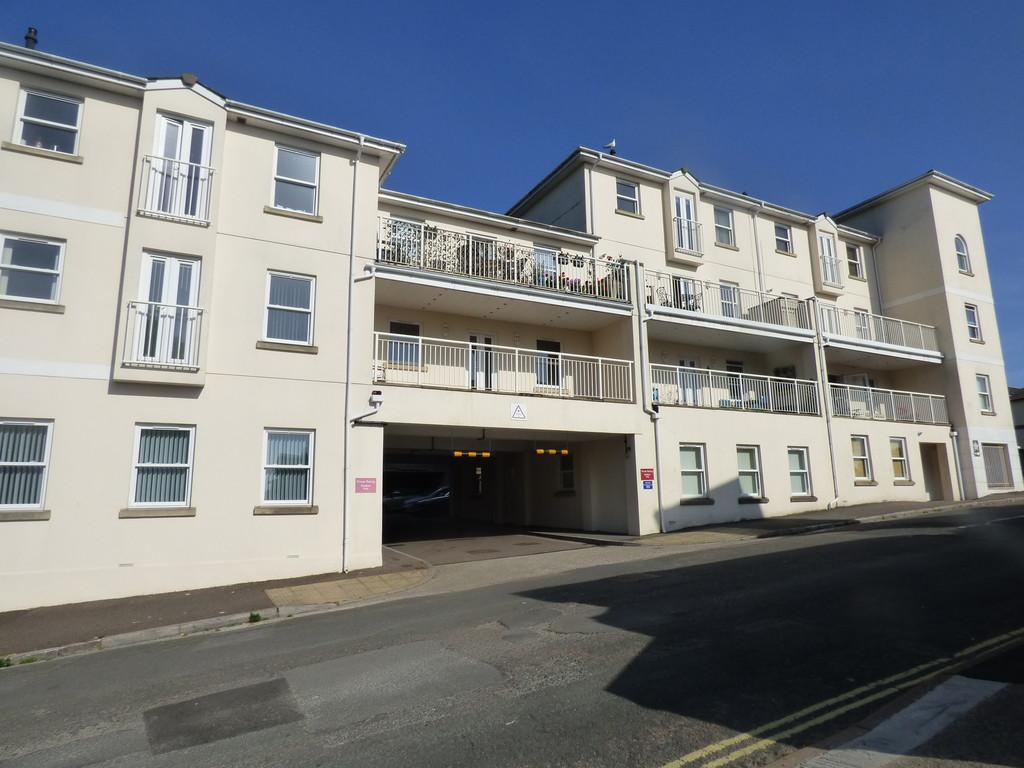 York Road, 2 bed apartment to rent £875 pcm (£202 pw)