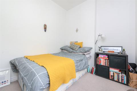 2 bedroom apartment to rent - Dyne Road, London, NW6