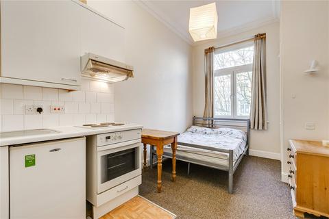 Studio to rent, Trebovir Road, Earls Court, London