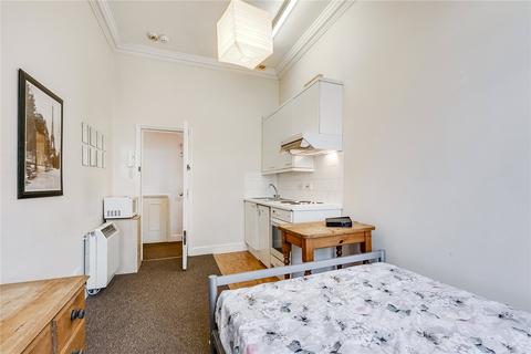 Studio to rent, Trebovir Road, Earls Court, London