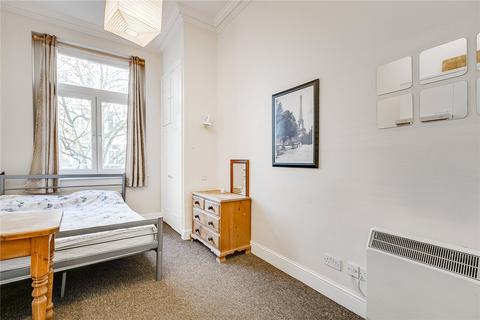 Studio to rent, Trebovir Road, Earls Court, London