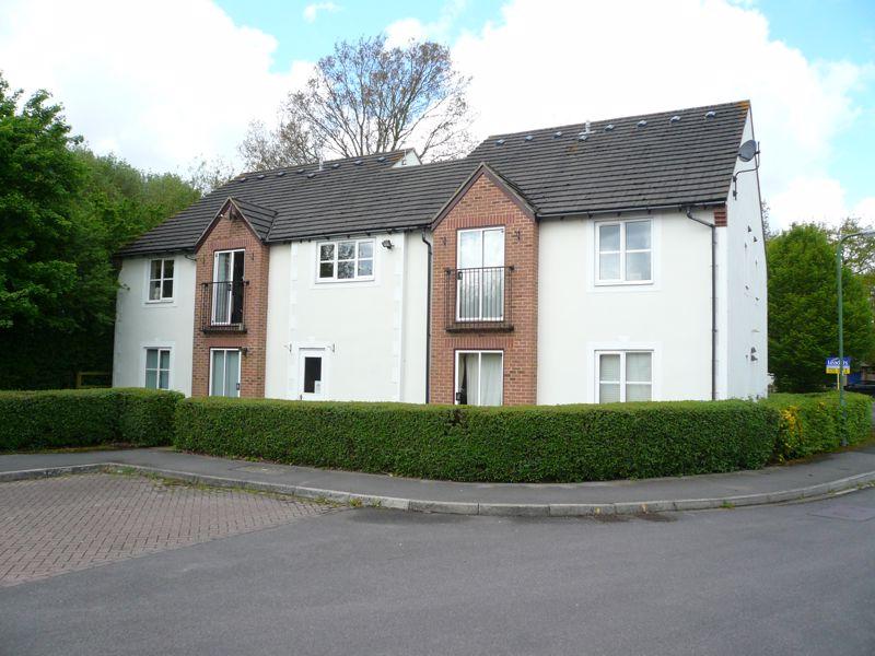 Cranleigh House, Cheltenham Gardens... 1 bed apartment £825 pcm (£190 pw)