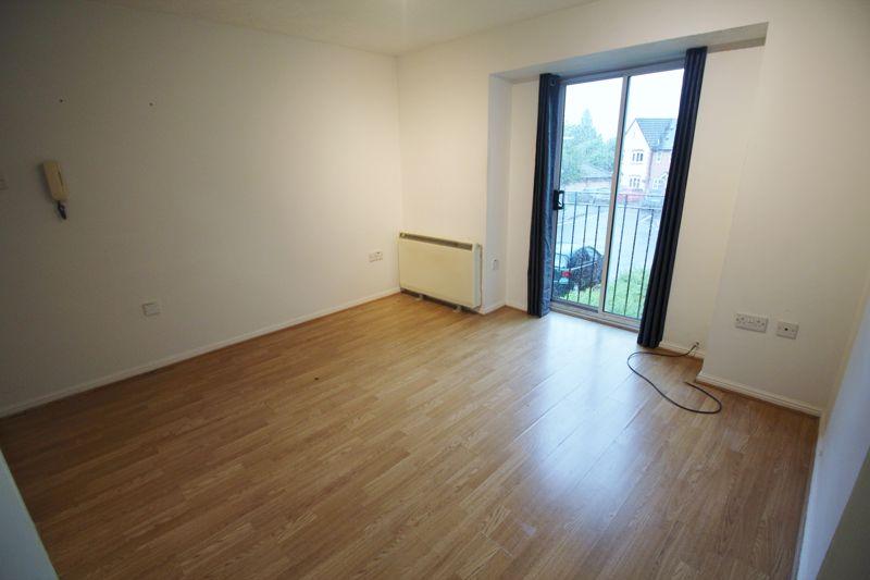 Cranleigh House, Cheltenham Gardens... 1 bed apartment £825 pcm (£190 pw)