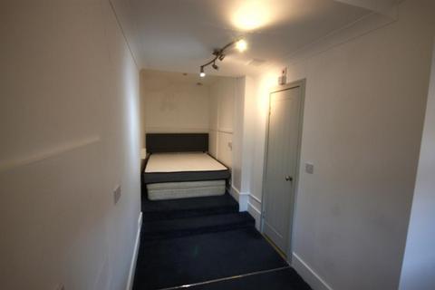 2 bedroom flat to rent, Kingsdown Avenue, East Acton, London, W3 7UA